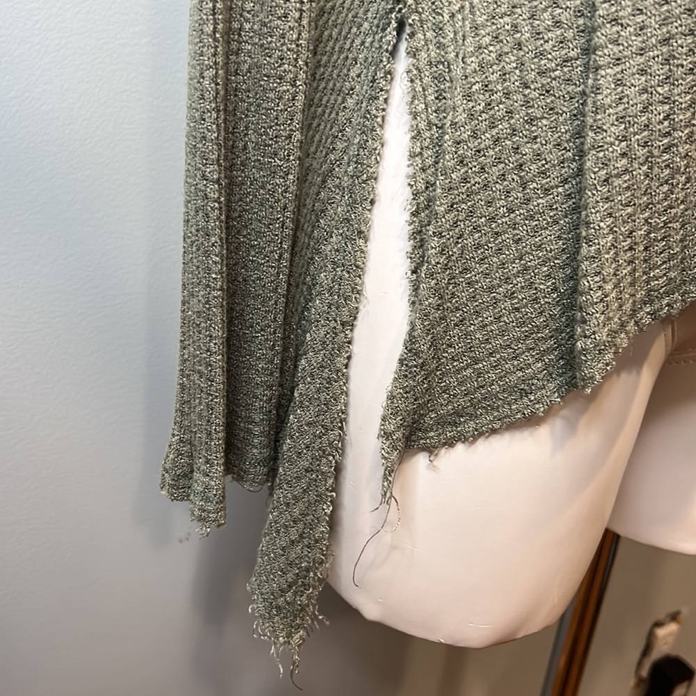 Women’s Green Long Sleeve Shirt - Picture 5 of 9
